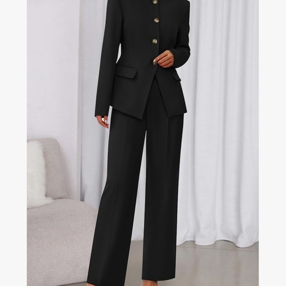 Elegant Women's Black Pantsuit - Picture 4 of 6